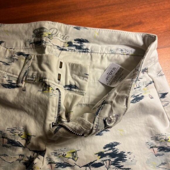 Old Navy Dixie Print Shorts – Size 0 - Picture 2 of 4